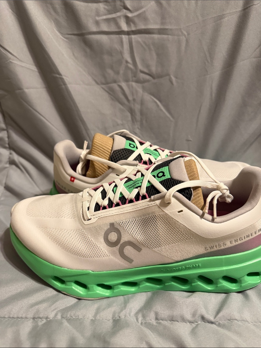 On Cloud Men’s Running Shoes White with Mint Green Sole and Pink Branding - Picture 4 of 7